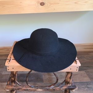 Black ribbon trim floppy hat